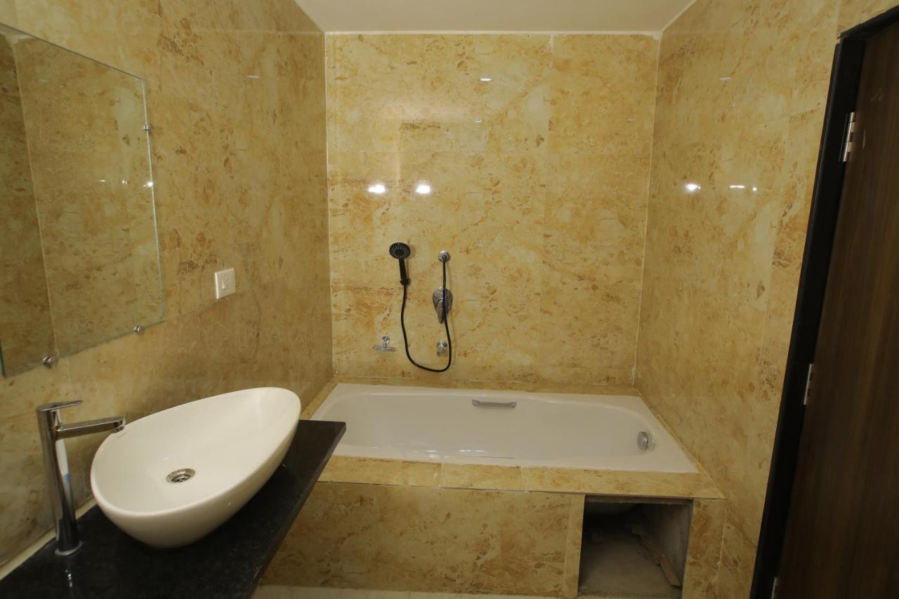 Hotel Radha Rani Residency Khammam Exterior foto